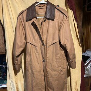 Portrait by London fog Vintage  tan double breasted trench coat brown leather co